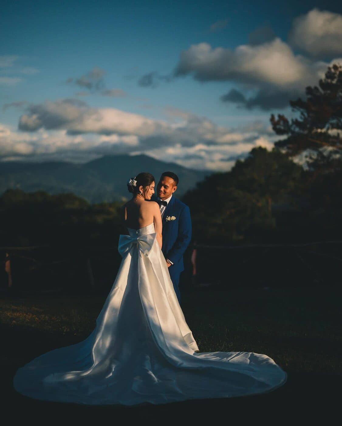 A couple at dusk with the Cordillera mountains behind them